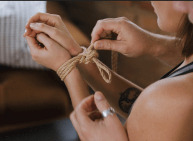 Bondage Knoten Technik Anleitung und Tutorial mit Ater Crudus Schritt für Schritt im Video