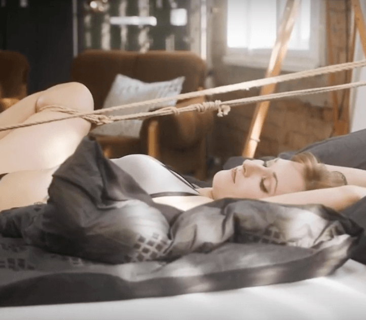 Bondage Anleitung fürs Schlafzimmer und Bett und Tutorial mit Ater Crudus Schritt für Schritt im Video